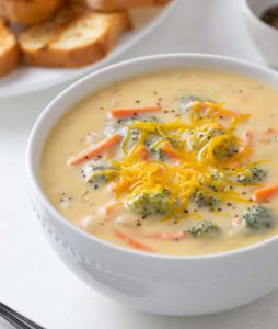 سوپ بروکلی و پنیر چدار